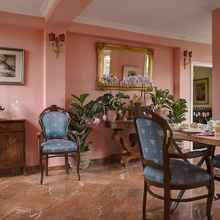 Episcopo Lipinsky Luxury Suites-3